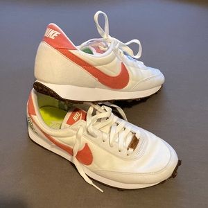 NIKE sneakers women Sz.6.5
